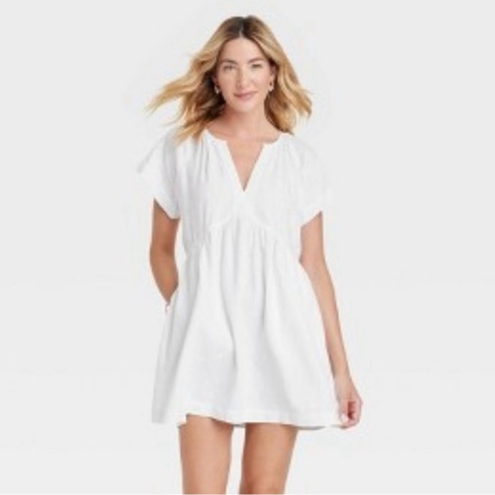Universal Thread White V-Neck Dress with Pockets
